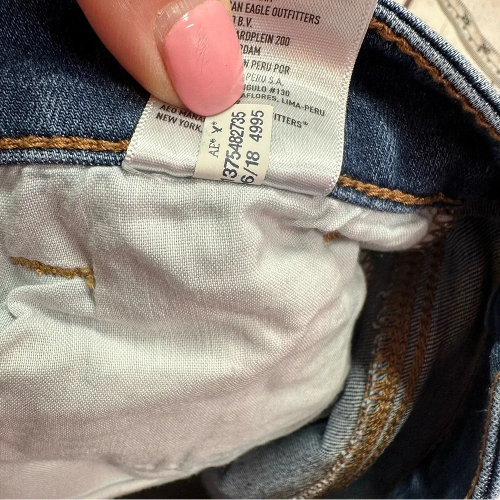 American Eagle Outfitters Women 4 midi Ripped denim Shorts distressed cutoff